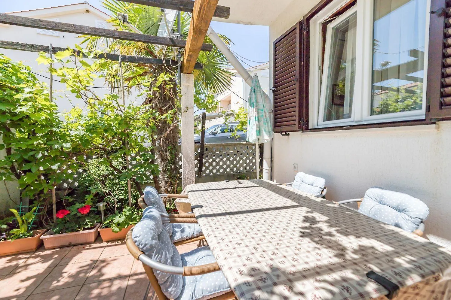 Mediterranes Ferienhaus Nur 550 Meter Zum Strand Mit Grillbereich, Privater Terrasse, Parkplatz Baska  Holiday home Baska (Krk)