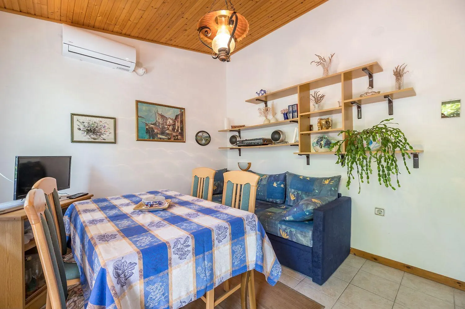 Holiday home Mediterranes Ferienhaus Nur 550 Meter Zum Strand Mit Grillbereich, Privater Terrasse, Parkplatz Baska  Croatia