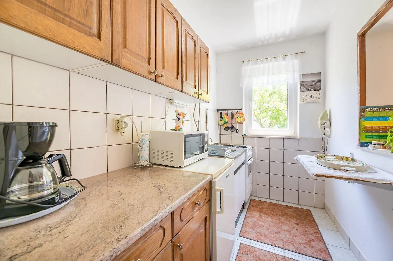 Mediterranes Ferienhaus Nur 550 Meter Zum Strand Mit Grillbereich, Privater Terrasse, Parkplatz Baska  Croatia
