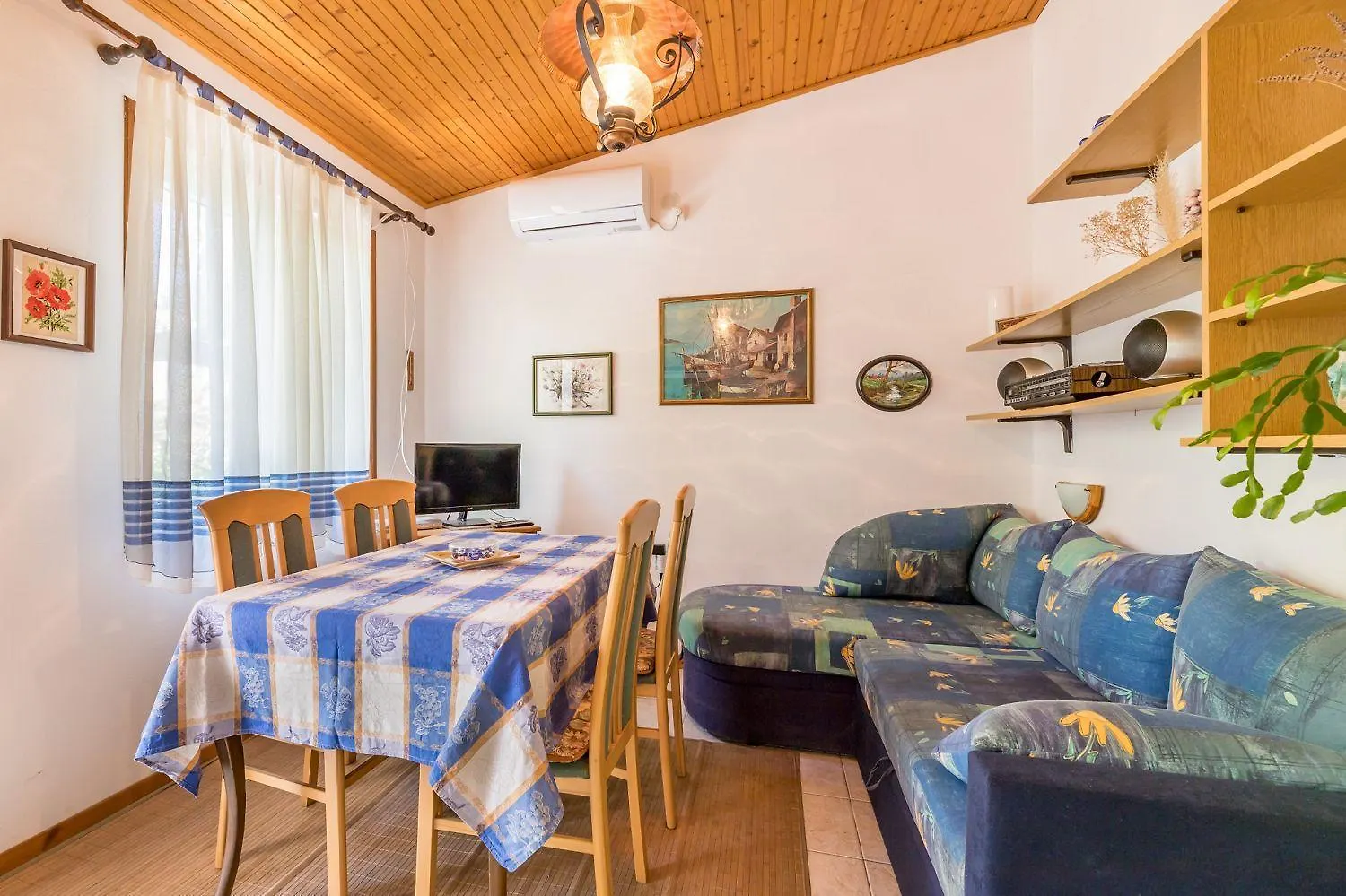 Mediterranes Ferienhaus Nur 550 Meter Zum Strand Mit Grillbereich, Privater Terrasse, Parkplatz Baska  Holiday home