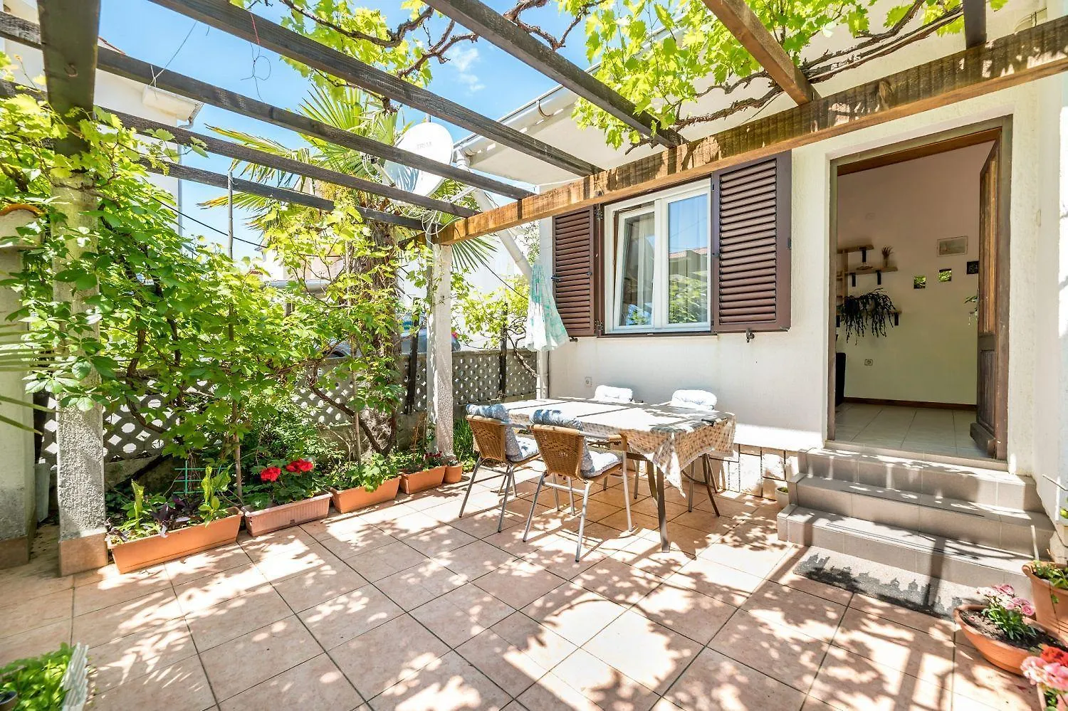 Mediterranes Ferienhaus Nur 550 Meter Zum Strand Mit Grillbereich, Privater Terrasse, Parkplatz Baska